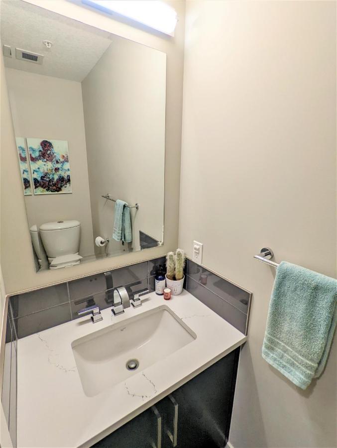Monki Di Executive Suites - Glas - Luxury Inner City Home 3 Min To Downtown W Private Rooftop Patio Fireplace YYC Exterior foto