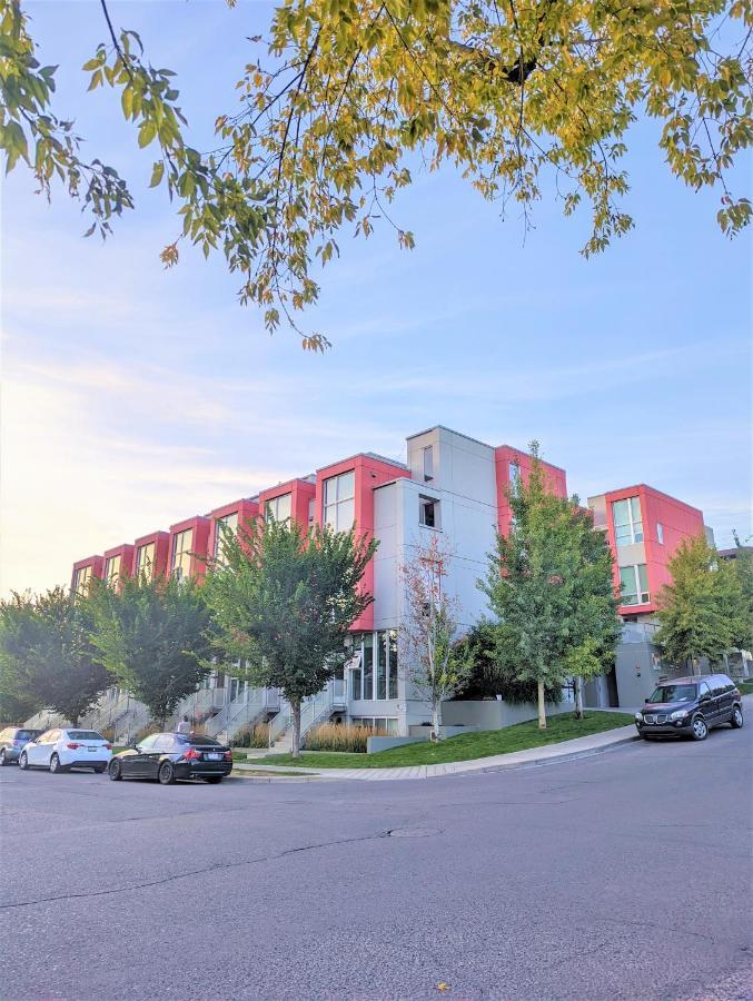 Monki Di Executive Suites - Glas - Luxury Inner City Home 3 Min To Downtown W Private Rooftop Patio Fireplace YYC Exterior foto