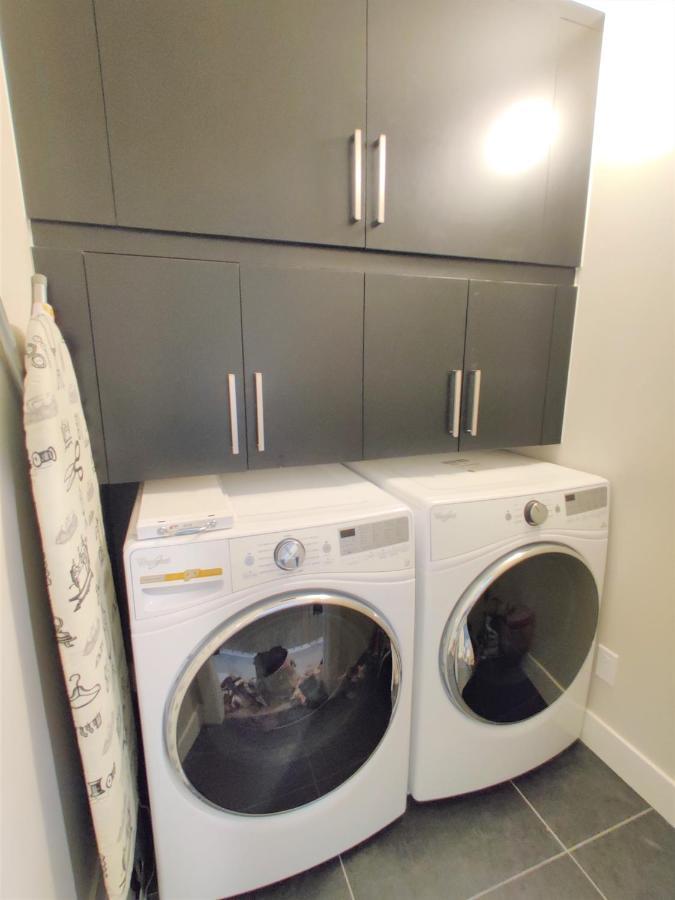 Monki Di Executive Suites - Glas - Luxury Inner City Home 3 Min To Downtown W Private Rooftop Patio Fireplace YYC Exterior foto