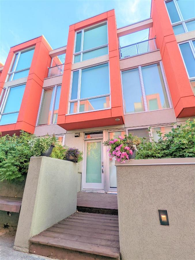 Monki Di Executive Suites - Glas - Luxury Inner City Home 3 Min To Downtown W Private Rooftop Patio Fireplace YYC Exterior foto